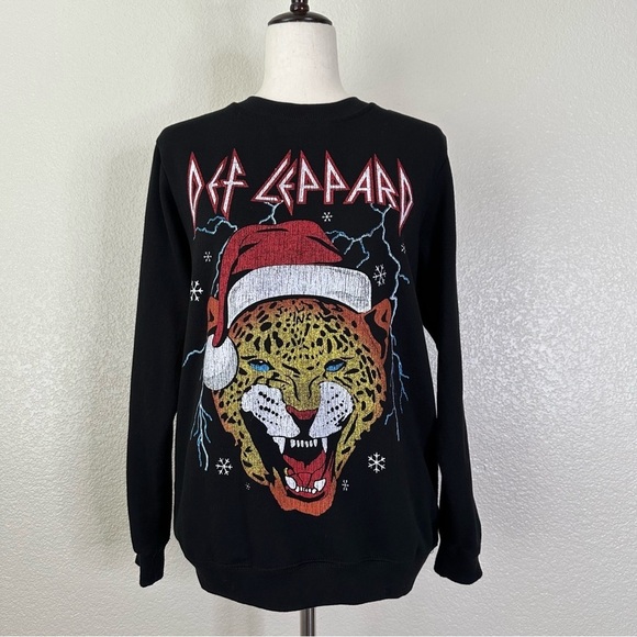 Def Leppard Women's Crewneck Christmas Holiday Graphic Sweatshirt, Sz Large - Picture 1 of 13